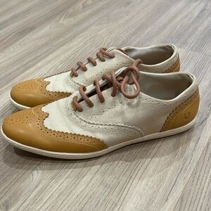 Fred Perry Two-Tone Canvas & Leather oxford style shoes in Cream and Tan size 6